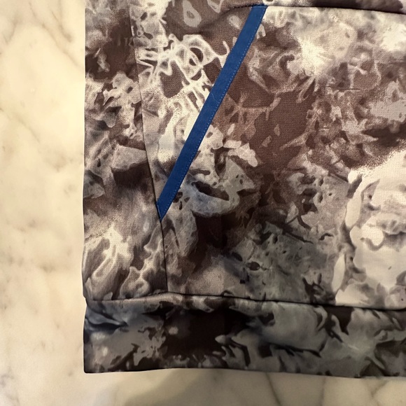 Under Armor Hoodie in grey storm with blue trim - SIZE YOUTH LARGE - Picture 4 of 6